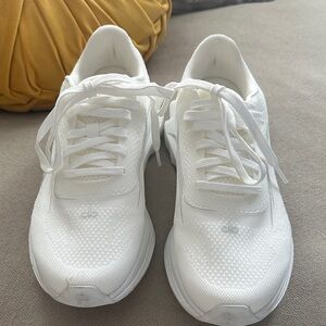 Worn once ALO sneakers sz 7.5